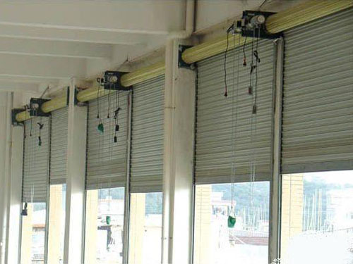 東莞電動卷閘門的優(yōu)勢？